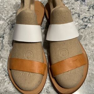 Vero Cuoio JOIE A La Plage White and Tan Sandals